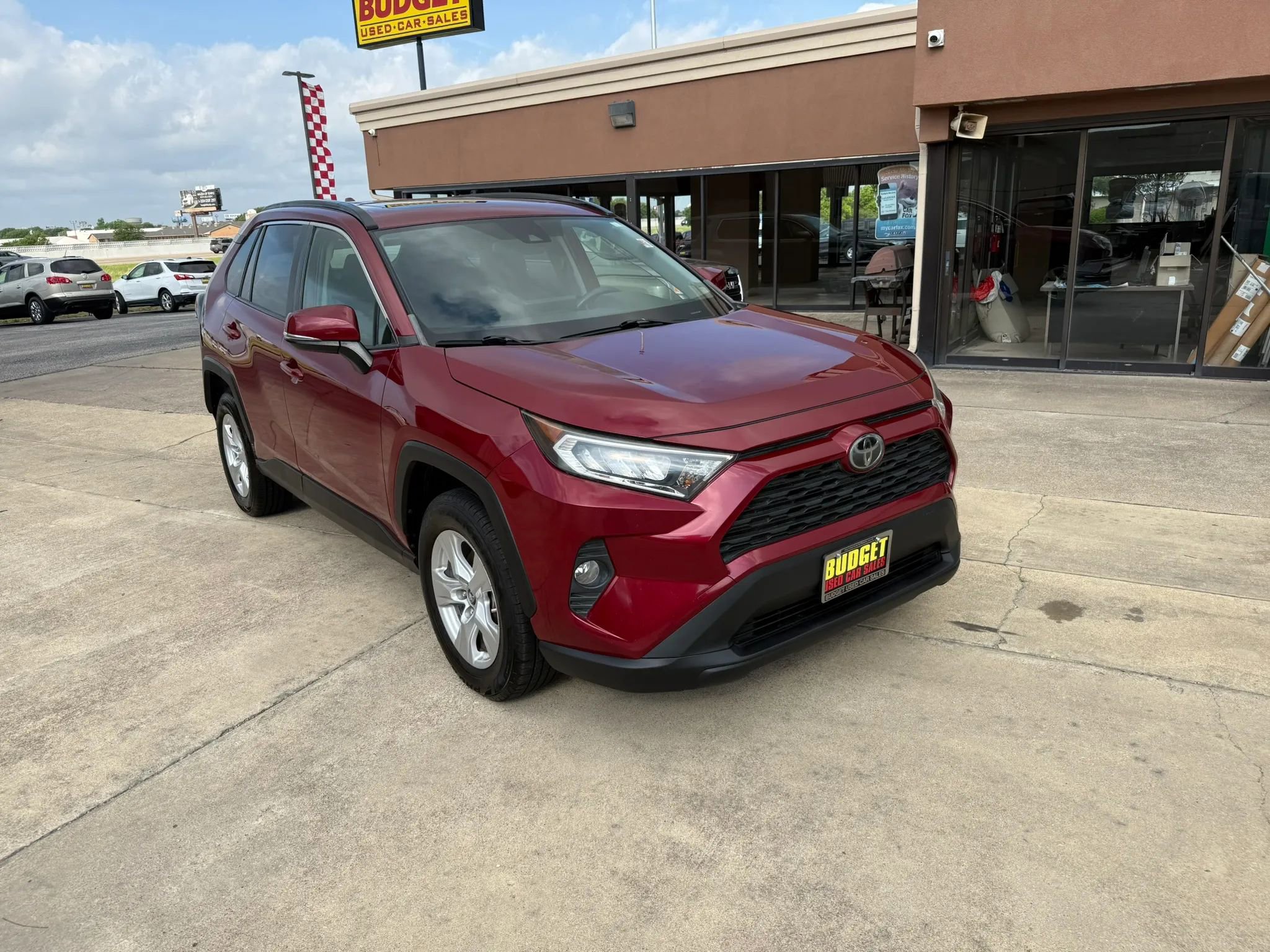 Used 2019 Toyota RAV4 XLE w/ Carpet Mat Package FWD image 3