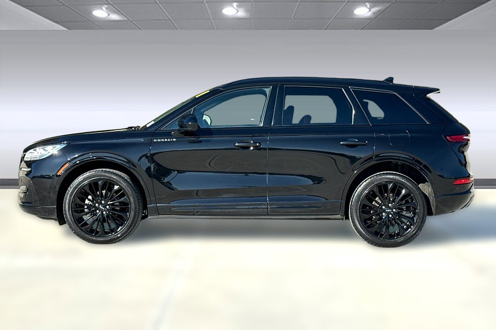 Used 2023 Lincoln Corsair Reserve w/ Jet Appearance Package image 2