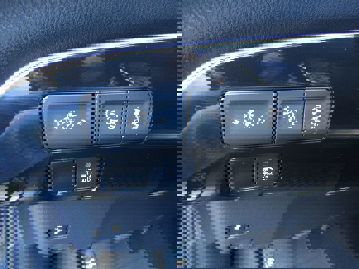 Used 2021 Toyota Prius XLE image 10