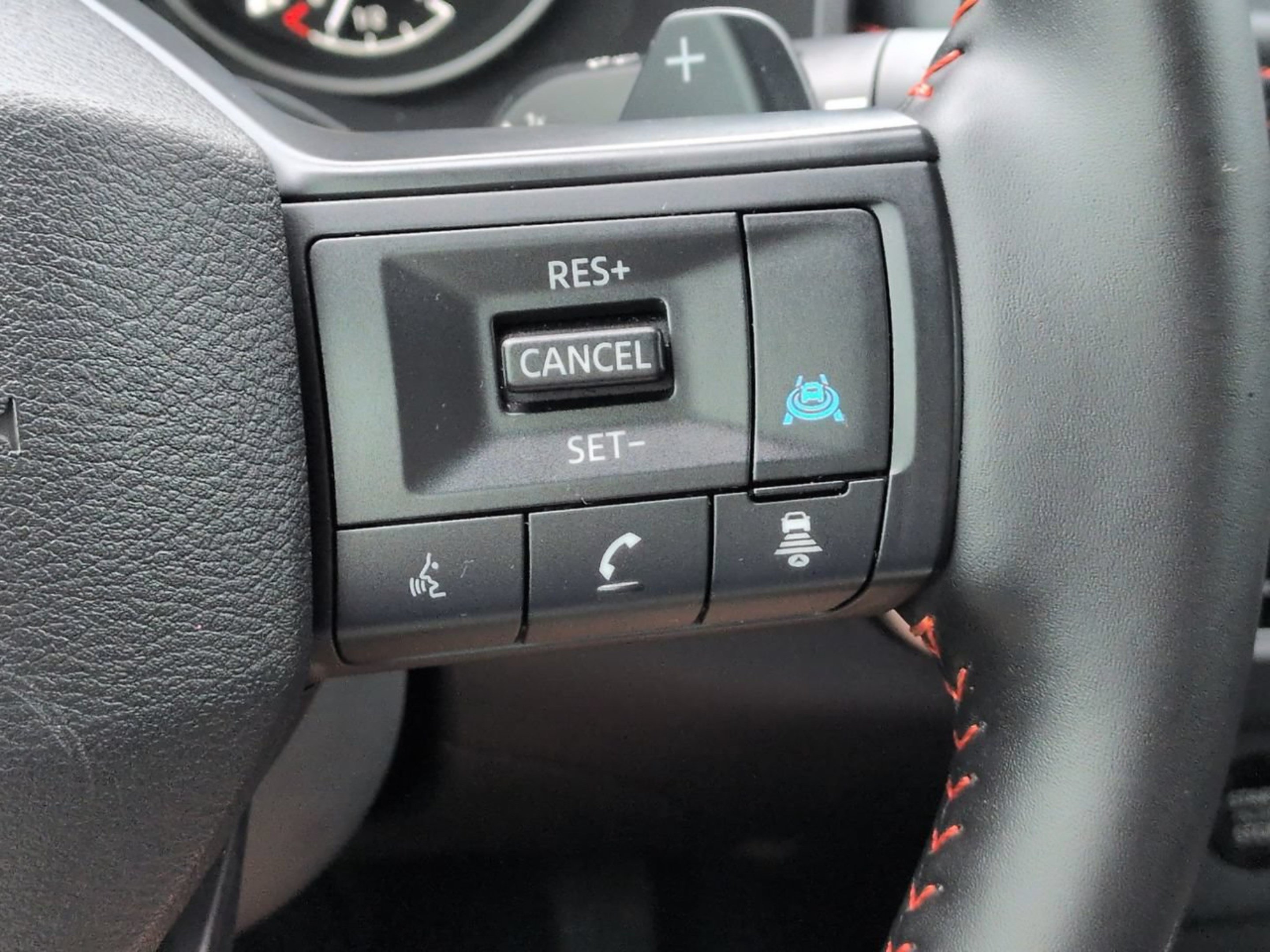 Used 2025 Nissan Rogue SV AWD/4WD image 31