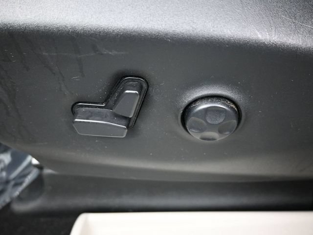 Used 2023 Chrysler Voyager LX FWD image 14