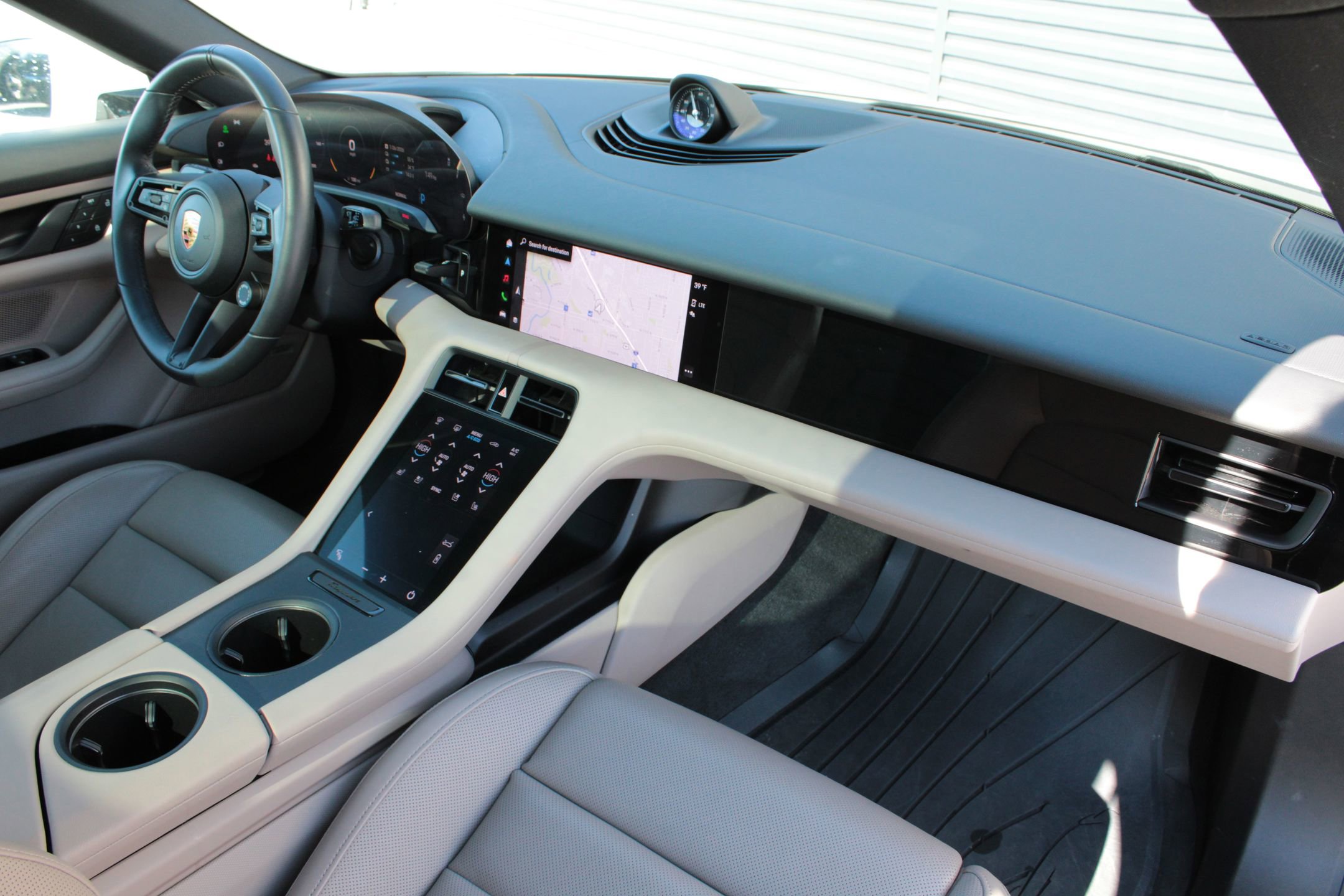 Used 2023 Porsche Taycan 4S image 25