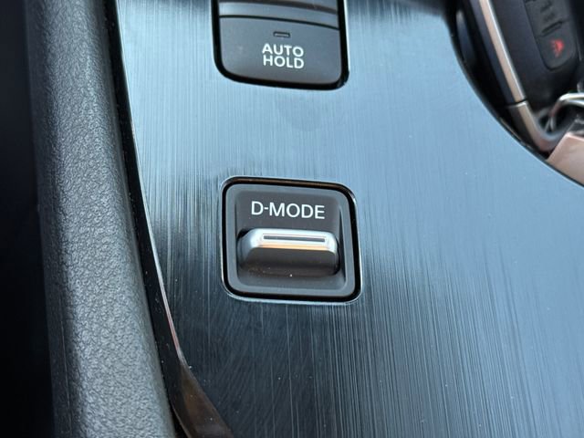 Certified 2025 Nissan Rogue SV image 28