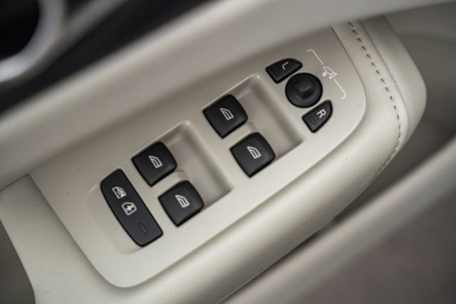 Used 2022 Volvo XC60 T8 Inscription w/ Advanced Package image 38