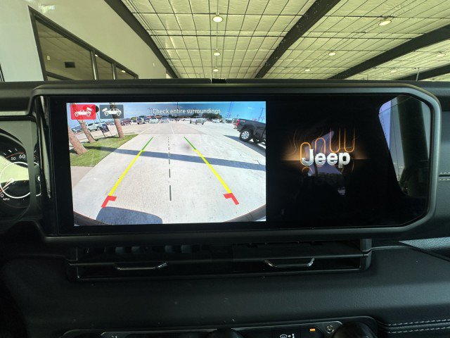 Used 2025 Jeep Wrangler Unlimited Sahara AWD/4WD image 23