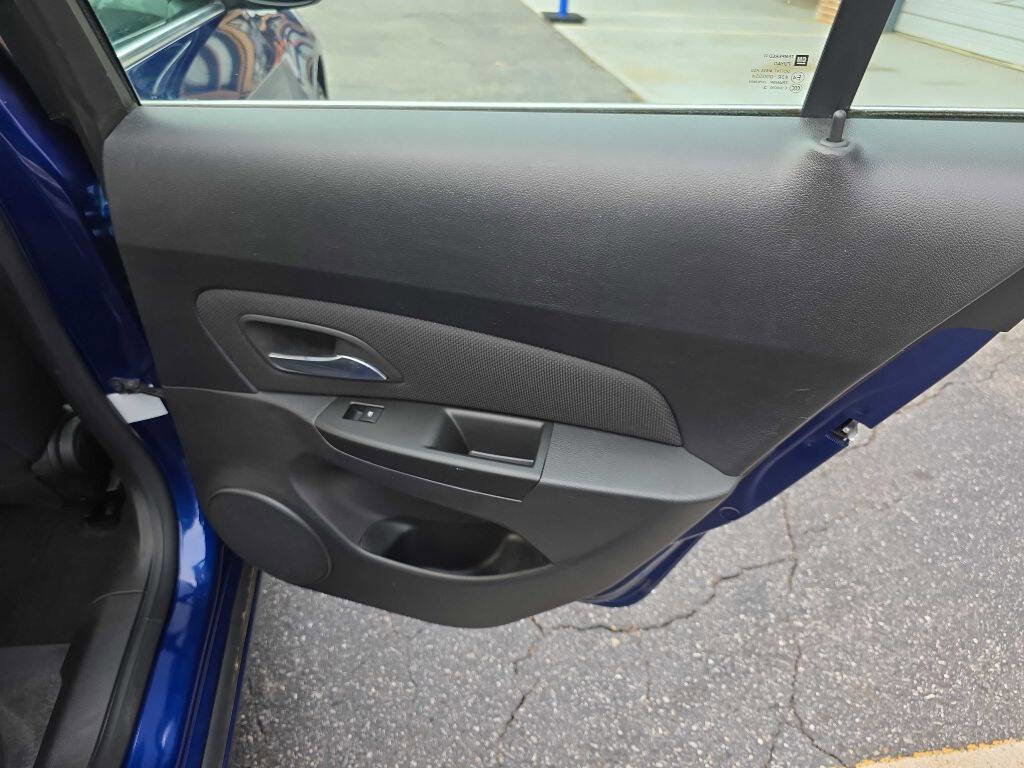 Used 2013 Chevrolet Cruze LT w/ Technology Package image 23