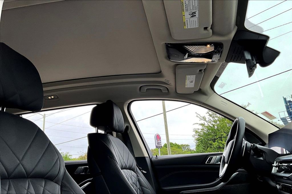 Used 2023 BMW X7 xDrive40i w/ Premium Package image 28
