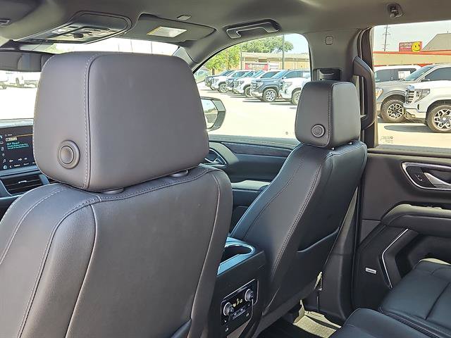 Used 2024 Chevrolet Tahoe Z71 w/ Luxury Package AWD/4WD image 10