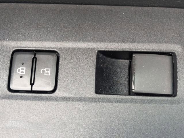 Used 2019 Toyota RAV4 LE FWD image 32
