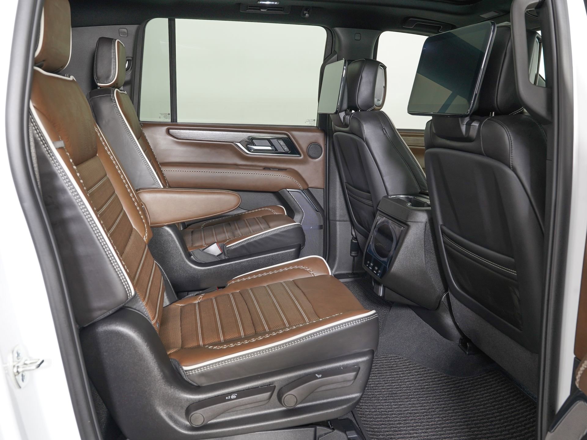 Used 2026 GMC Yukon XL Denali Ultimate AWD/4WD image 11