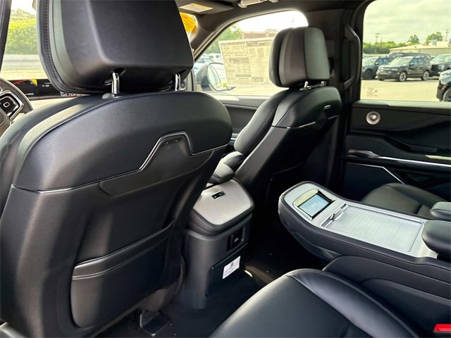 New 2025 Lincoln Navigator Reserve w/ Jet Appearance Package image 17
