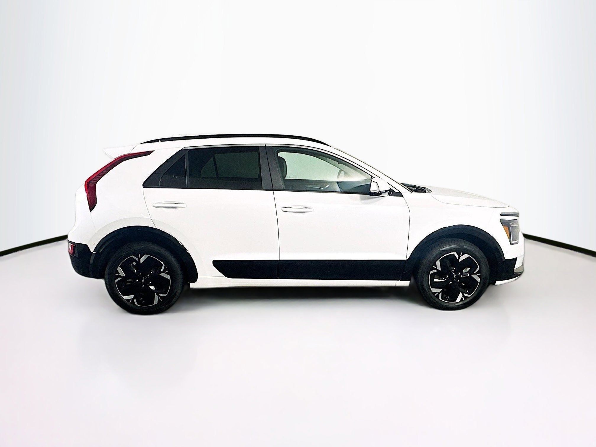 Used 2024 Kia Niro Wave w/ Wave Preserve Package image 10