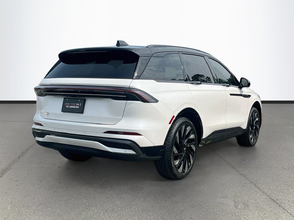 Used 2025 Lincoln Nautilus Reserve w/ Jet Appearance Package AWD/4WD image 7