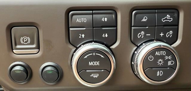 Used 2024 GMC Sierra 3500 Denali w/ Denali Reserve Package image 35