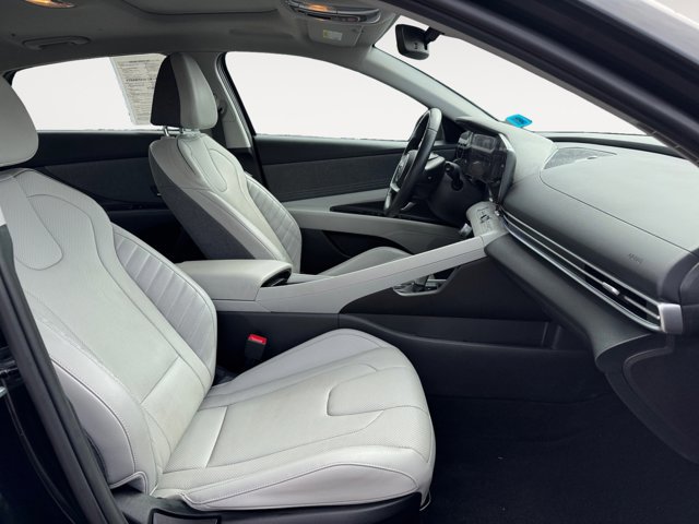 Used 2023 Hyundai Elantra Limited image 17