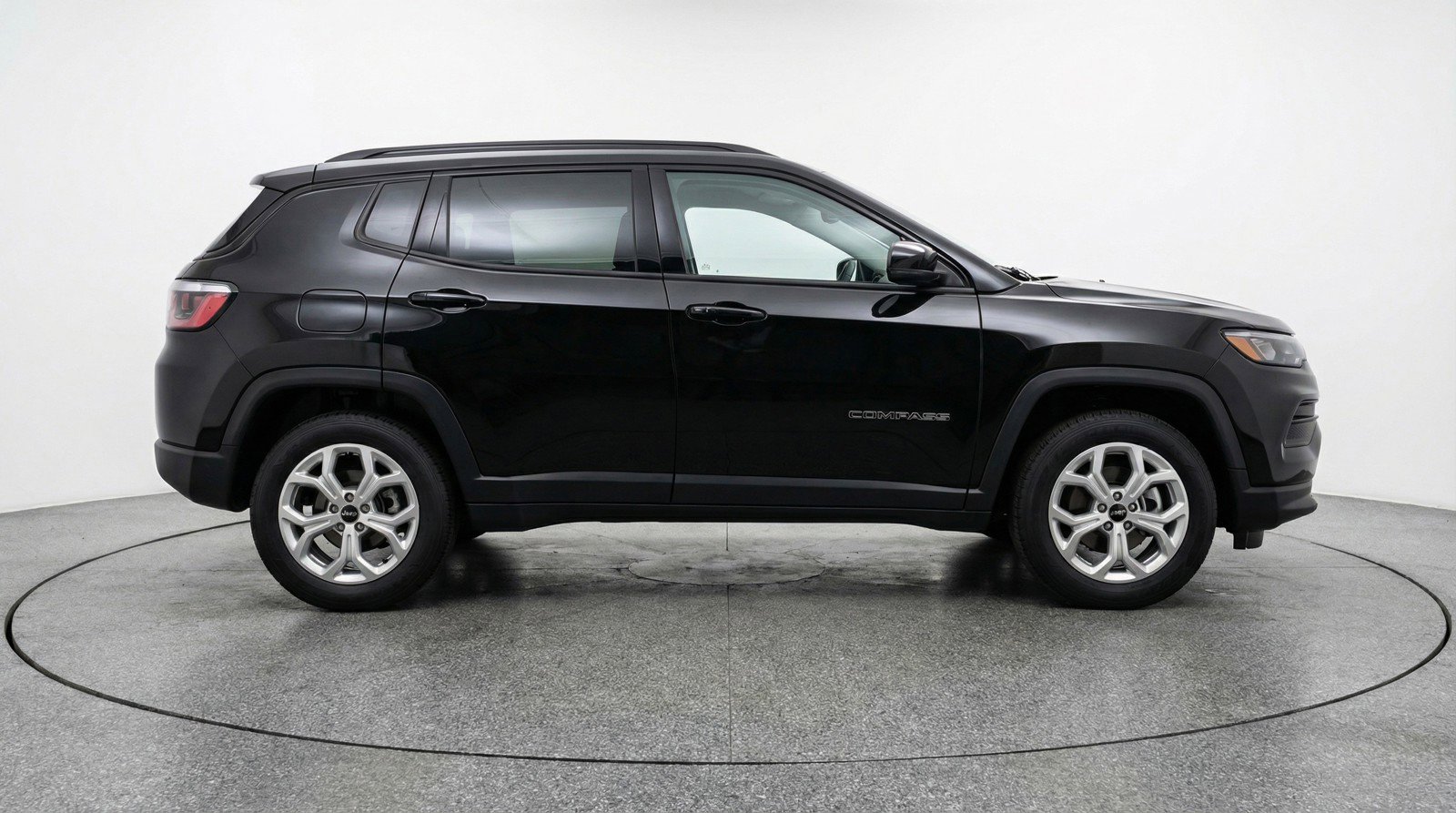 Used 2025 Jeep Compass Latitude image 11