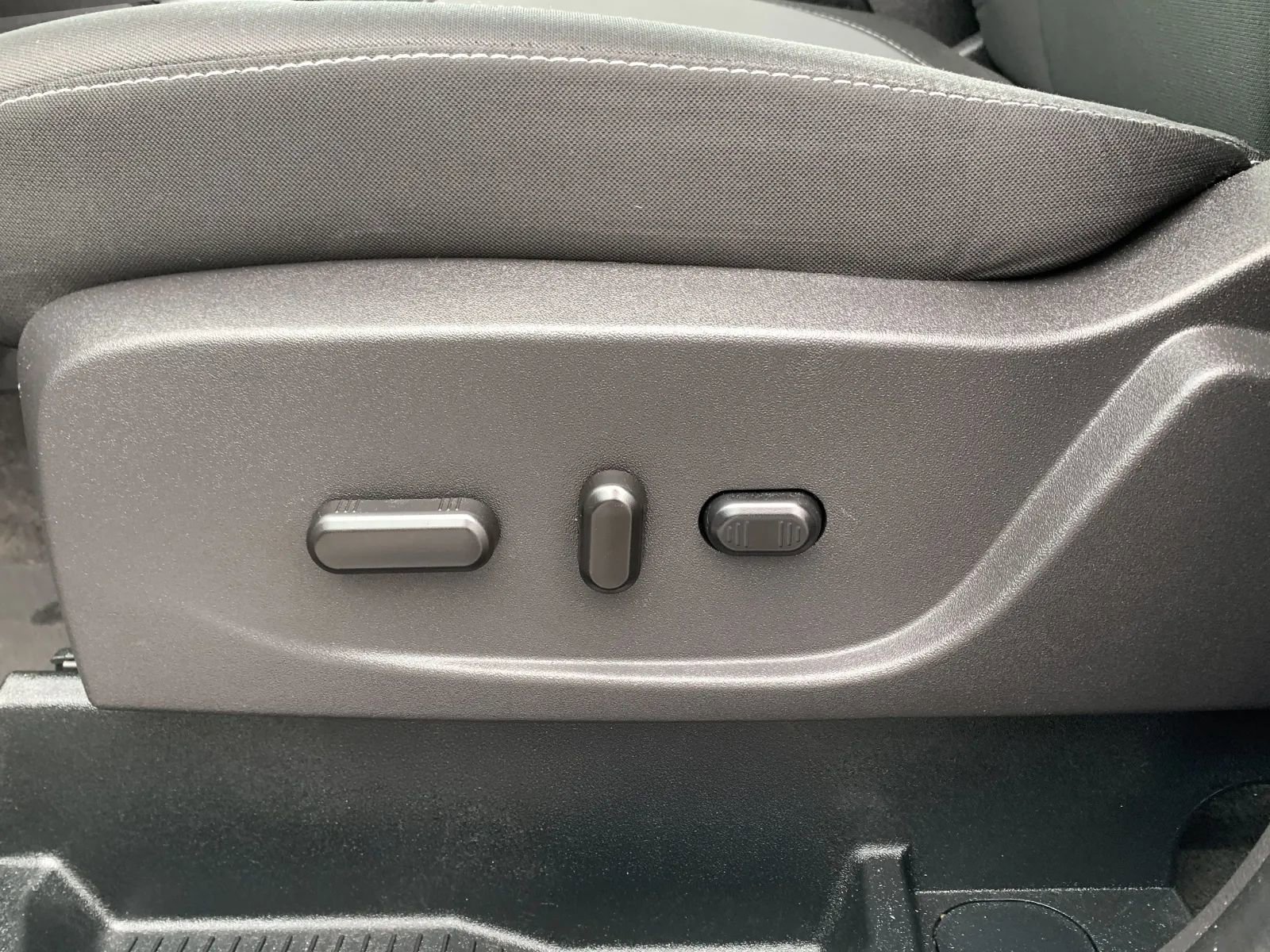 Used 2017 Ford C-MAX SE image 21