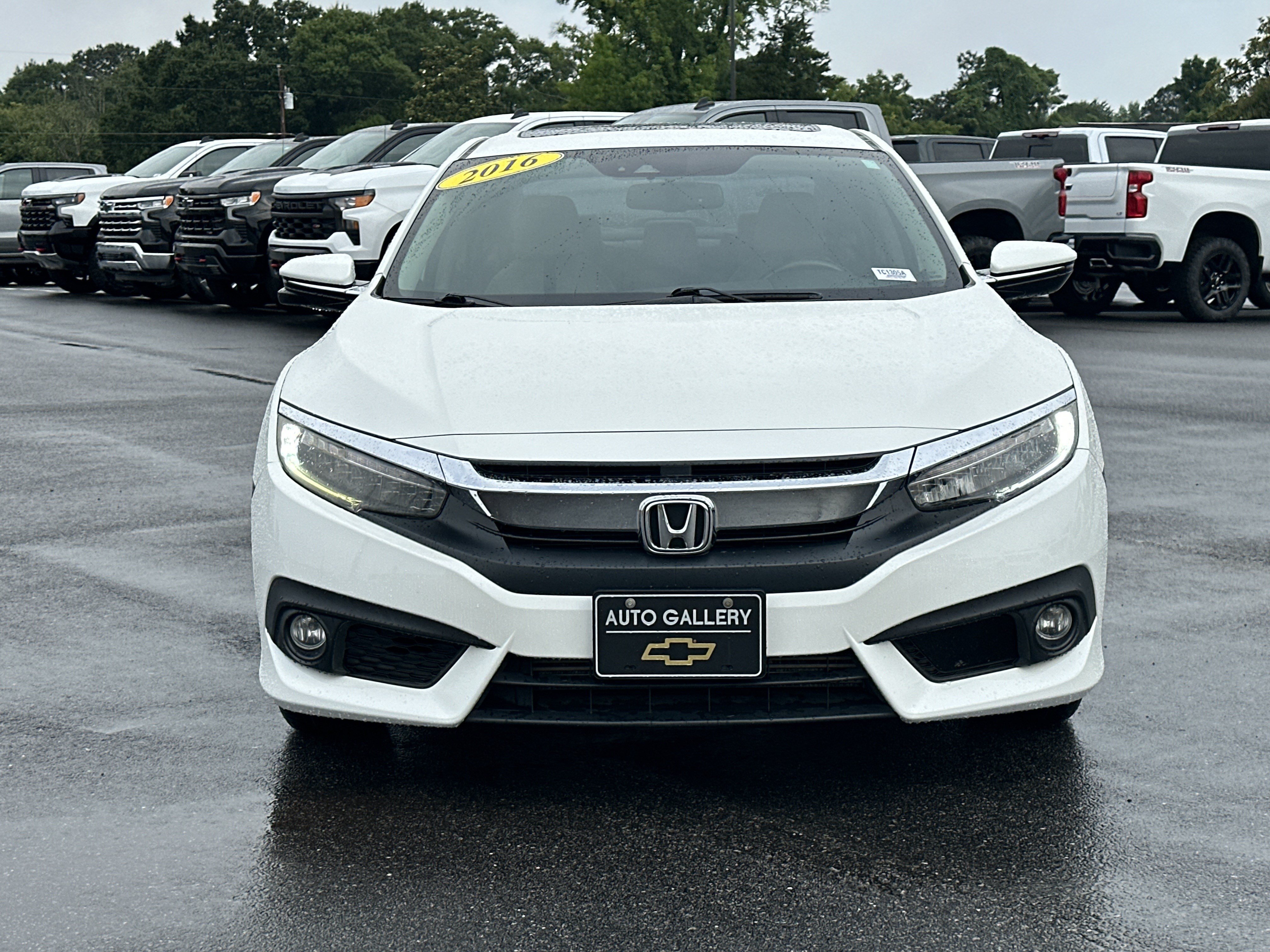 Used 2016 Honda Civic Touring image 2