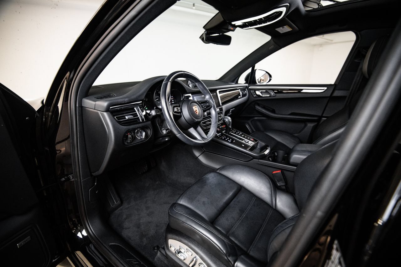 Certified 2024 Porsche Macan AWD/4WD image 4