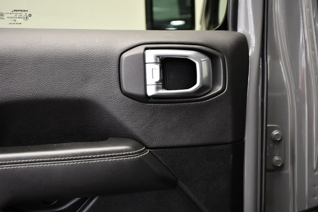 Used 2021 Jeep Wrangler Unlimited Sahara image 35