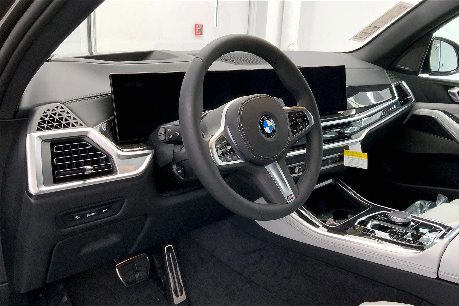 New 2026 BMW X5 xDrive40i w/ M Sport Package image 3
