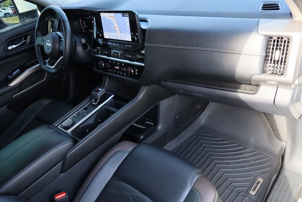 Used 2023 Nissan Pathfinder Platinum image 32