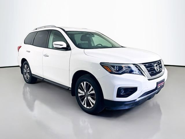 Used 2017 Nissan Pathfinder S image 2