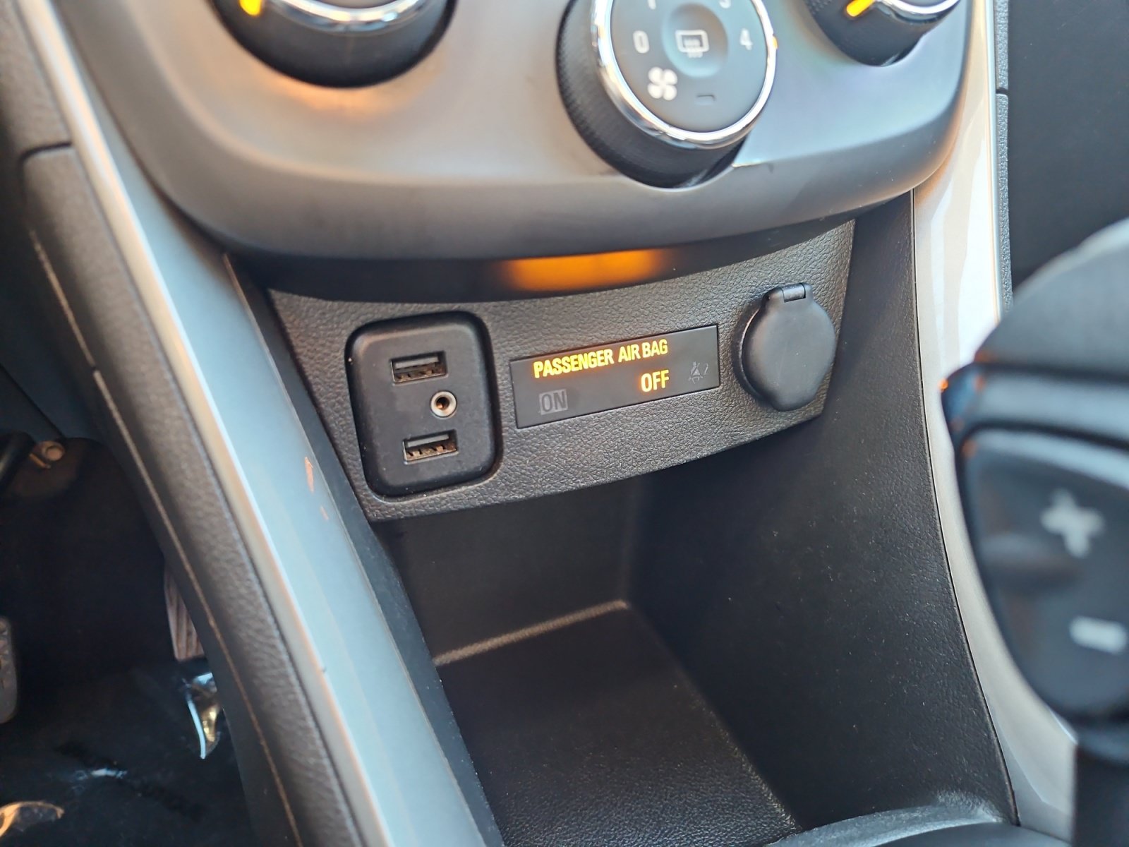 Used 2020 Chevrolet Trax LT w/ LT Convenience Package AWD/4WD image 17