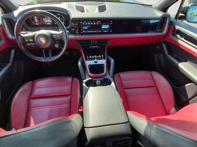 Used 2024 Porsche Cayenne AWD/4WD image 18