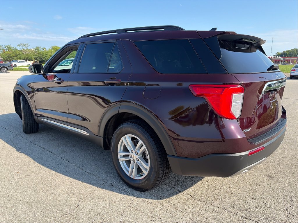 Used 2023 Ford Explorer XLT w/ Equipment Group 202A AWD/4WD image 5