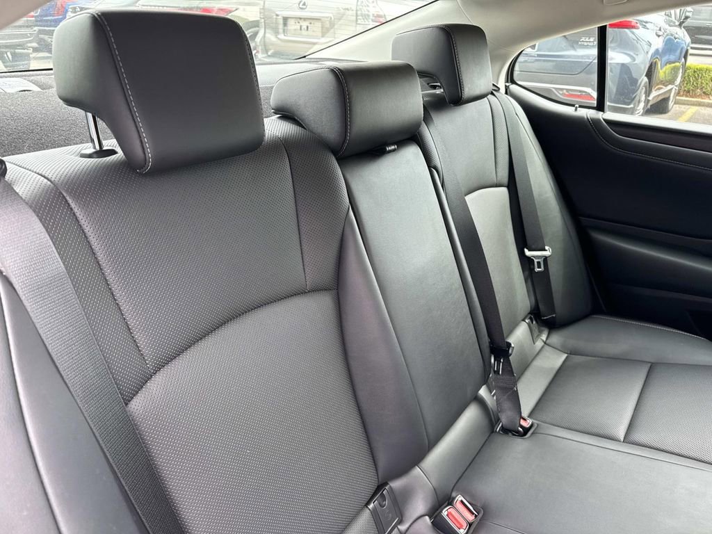 Used 2022 Lexus ES 350 w/ Premium Package FWD image 9