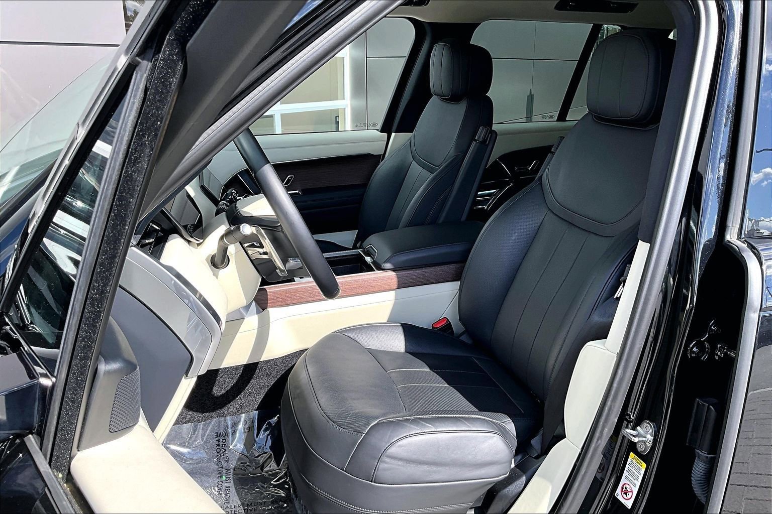 Certified 2024 Land Rover Range Rover SE AWD/4WD image 24