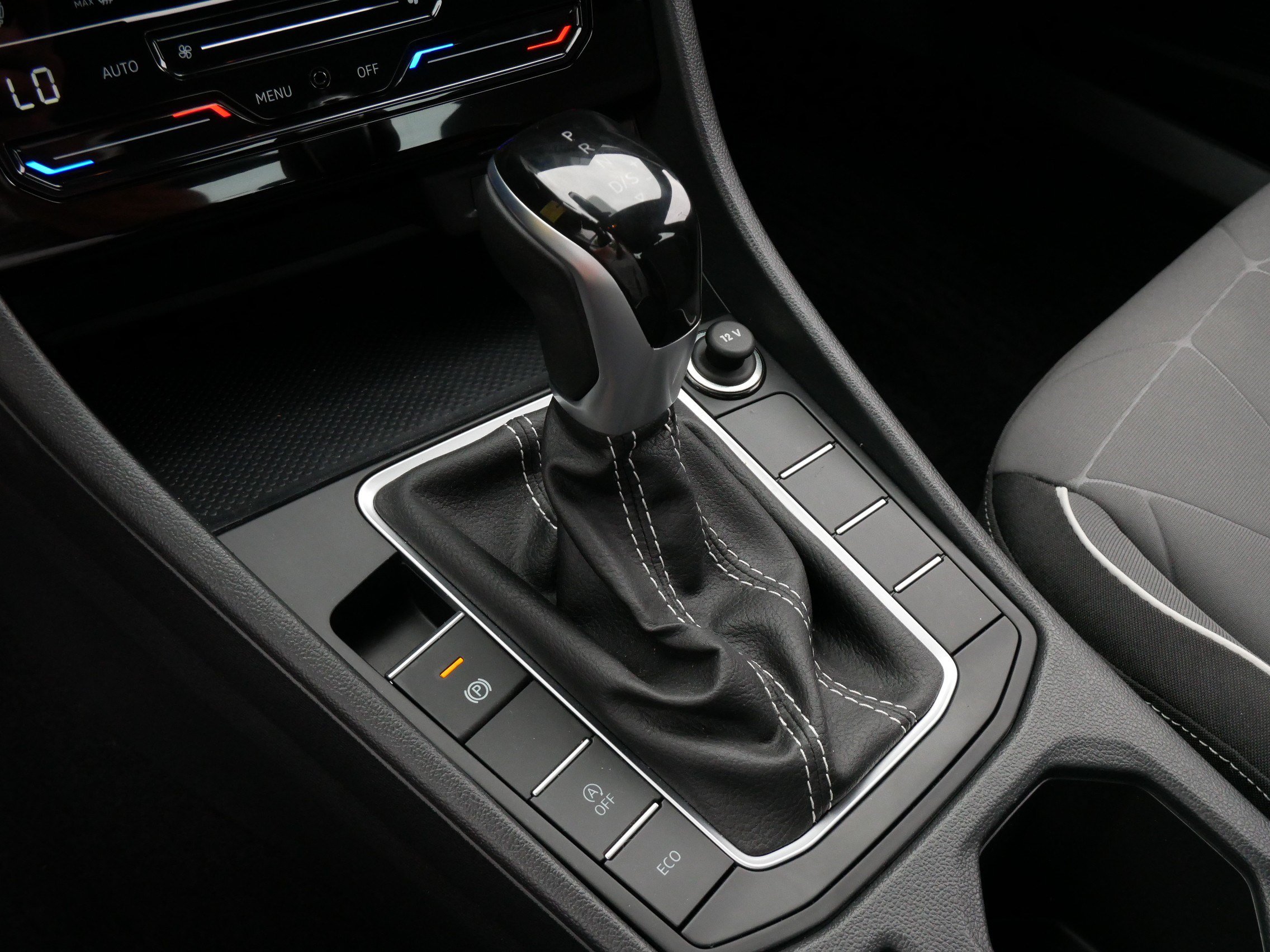 Certified 2025 Volkswagen Jetta Sport FWD image 24