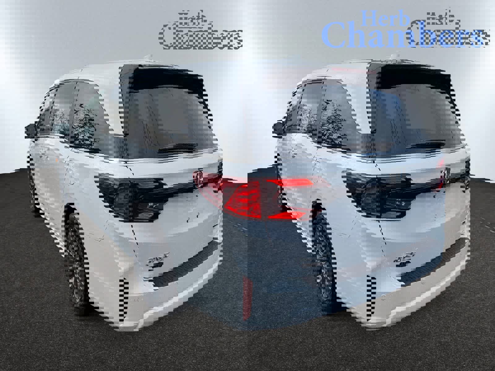 New 2026 Honda Odyssey Touring image 3