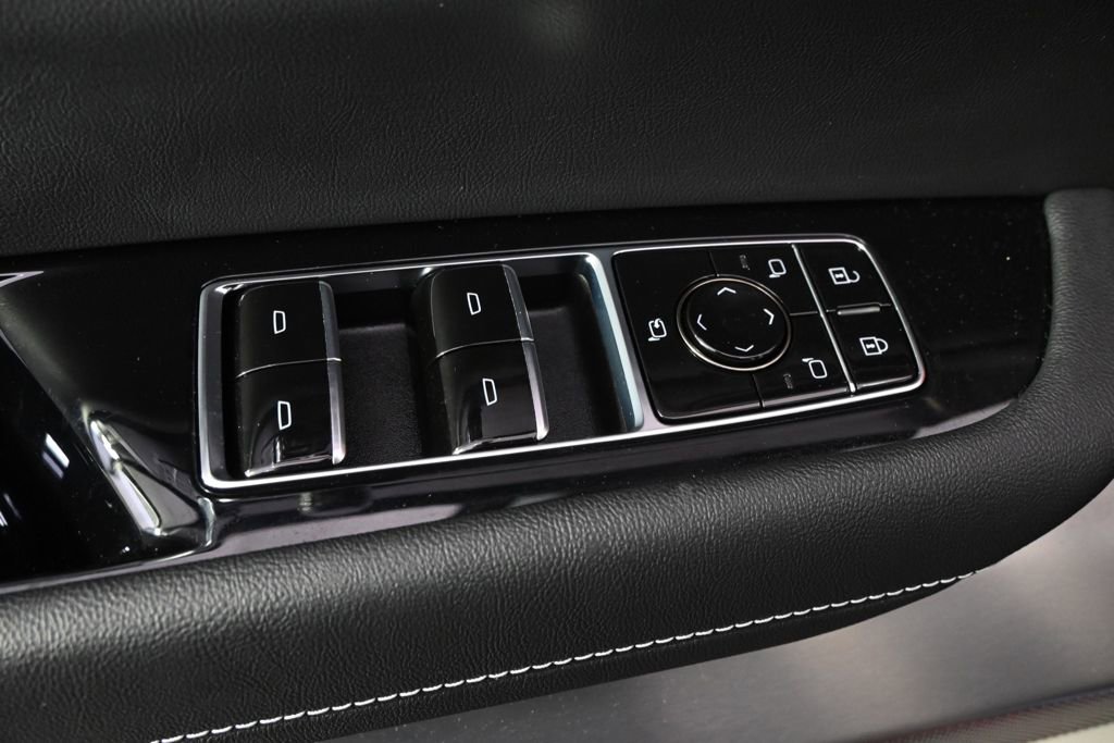 New 2026 Cadillac Vistiq Sport w/ LPO, Floor Liner Package image 24