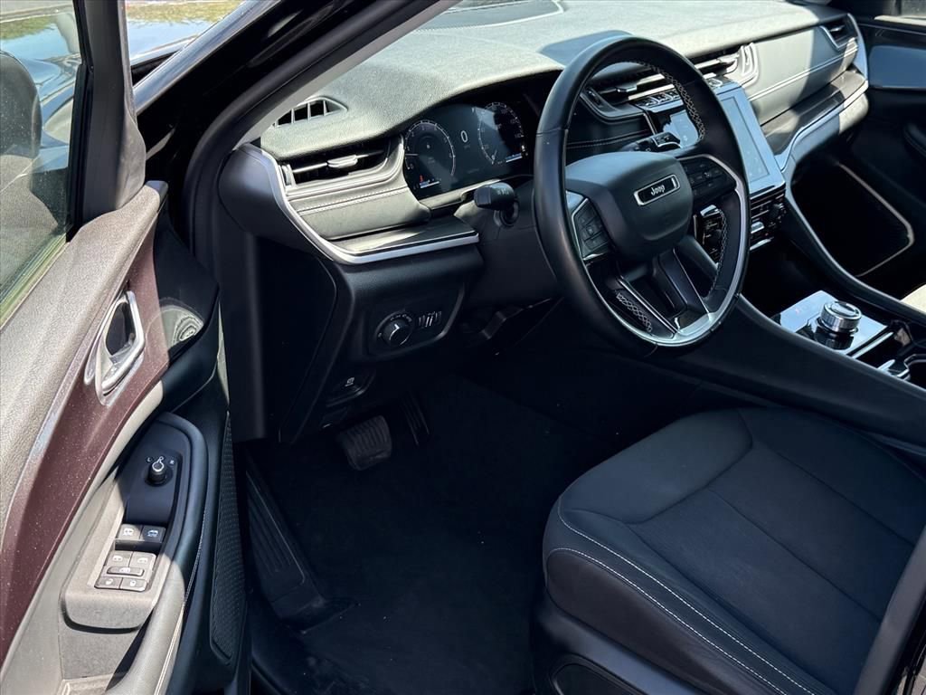 Used 2022 Jeep Grand Cherokee Laredo w/ Luxury Tech Group I image 10