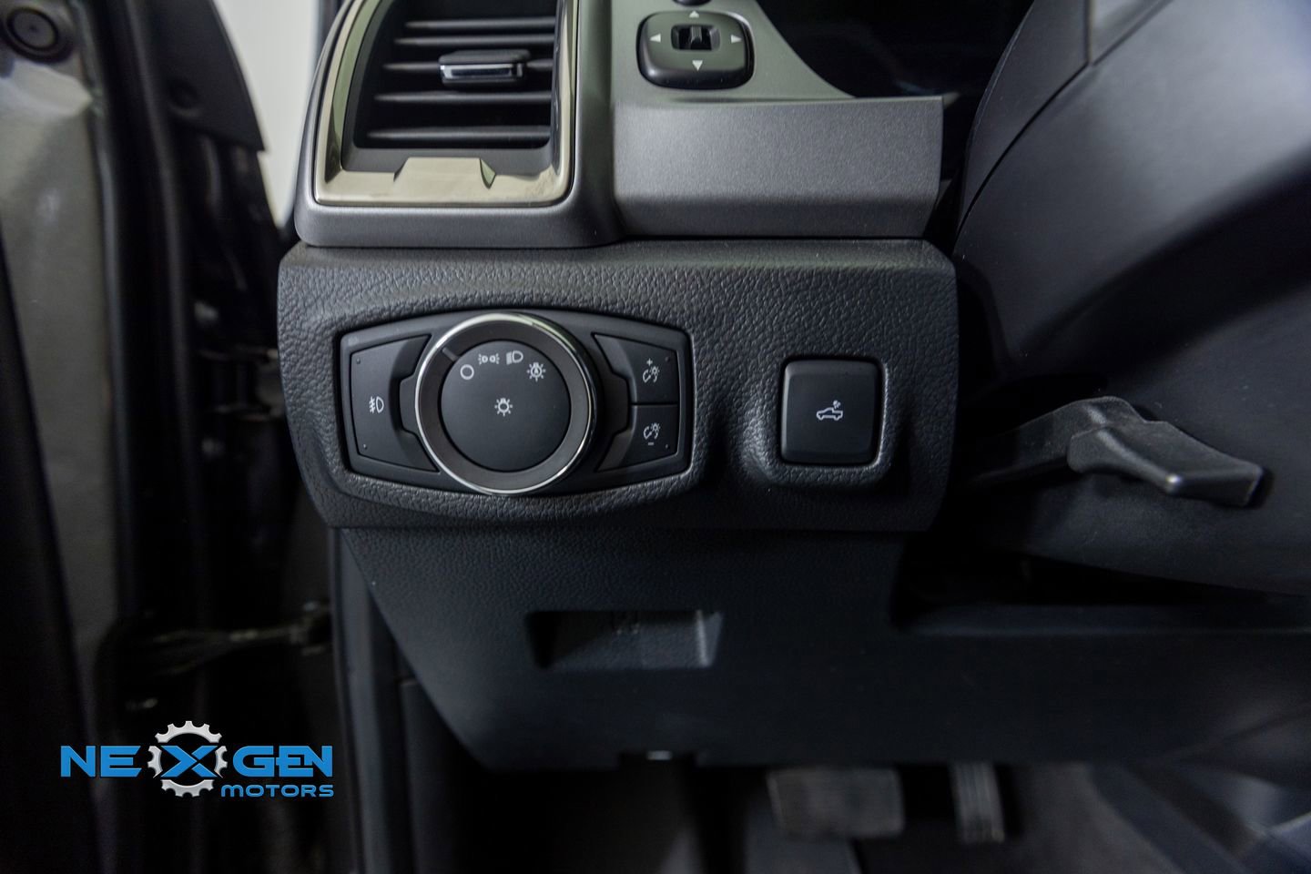 Used 2020 Ford Ranger XLT w/ Equipment Group 301A Mid image 13