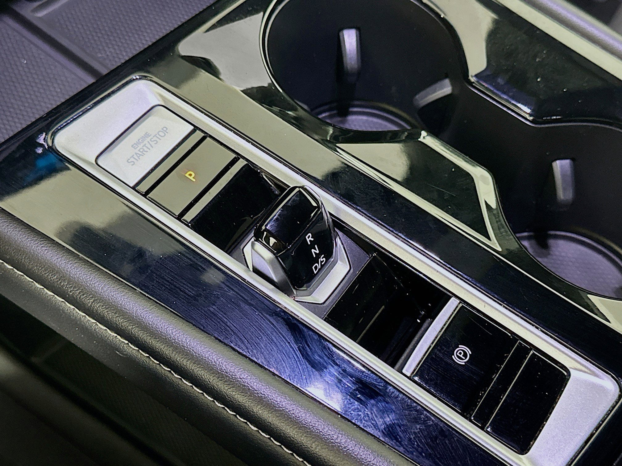 Used 2024 Volkswagen Atlas Cross Sport SE image 25