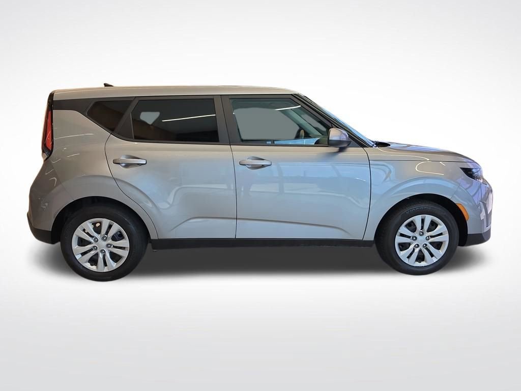 Used 2025 Kia Soul LX image 7