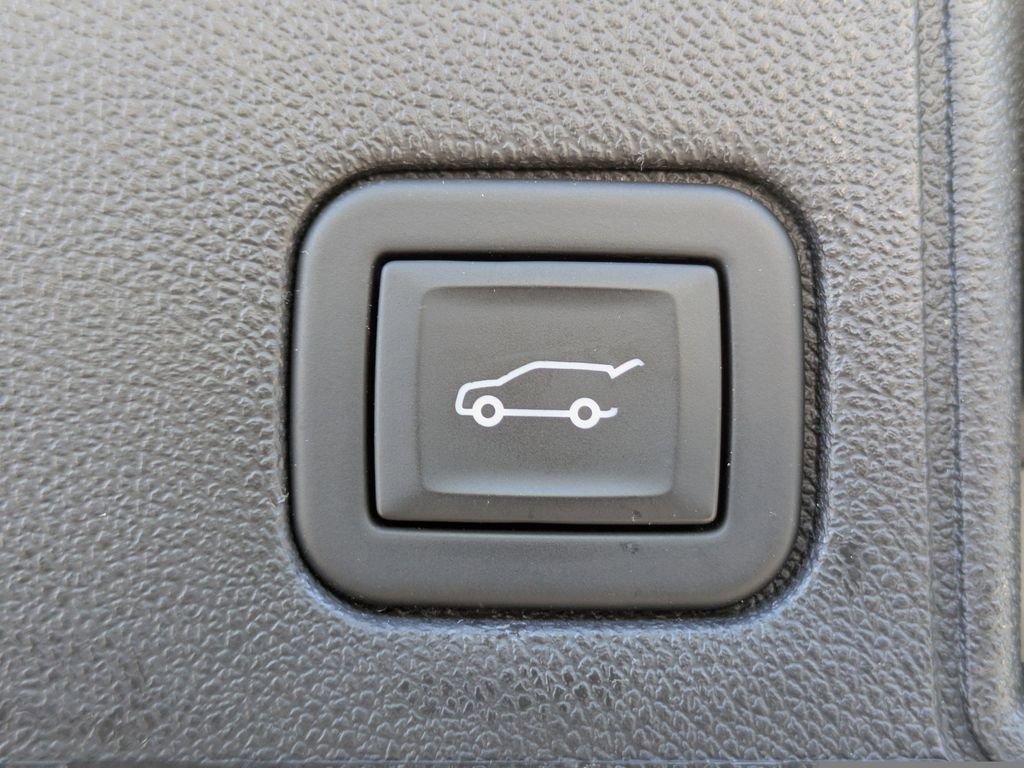 Used 2023 GMC Terrain SLT w/ Elevation Edition FWD image 14