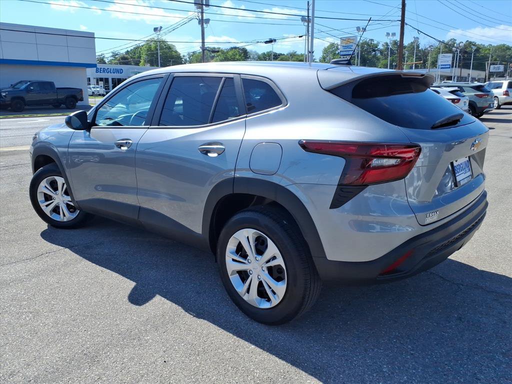Used 2026 Chevrolet Trax LS w/ Driver Confidence Package FWD image 6