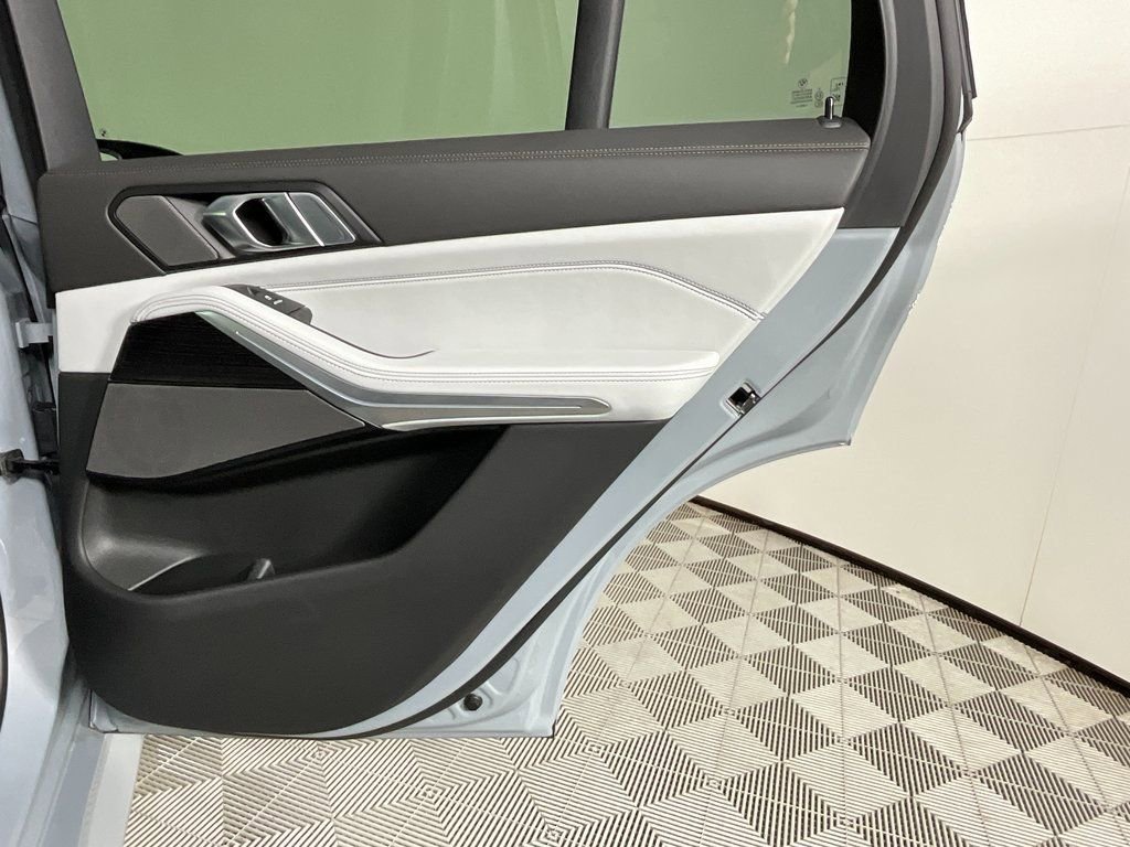 Used 2026 BMW X5 M60i w/ M Sport Professional Package image 24