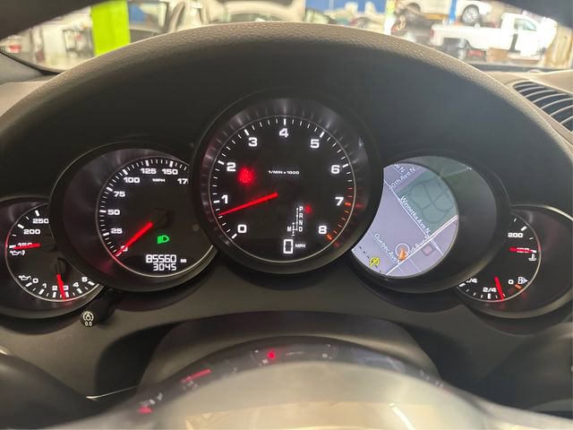 Used 2016 Porsche Cayenne image 21