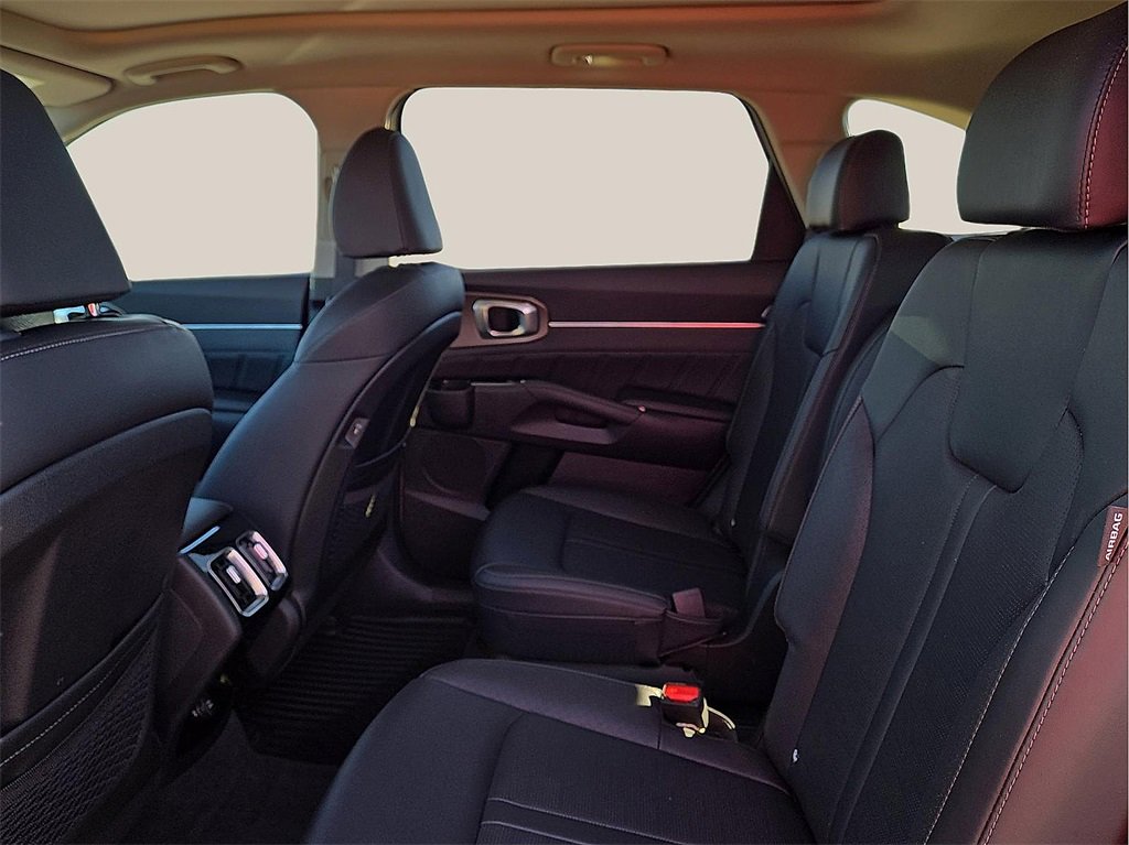 Used 2025 Kia Sorento SX image 9