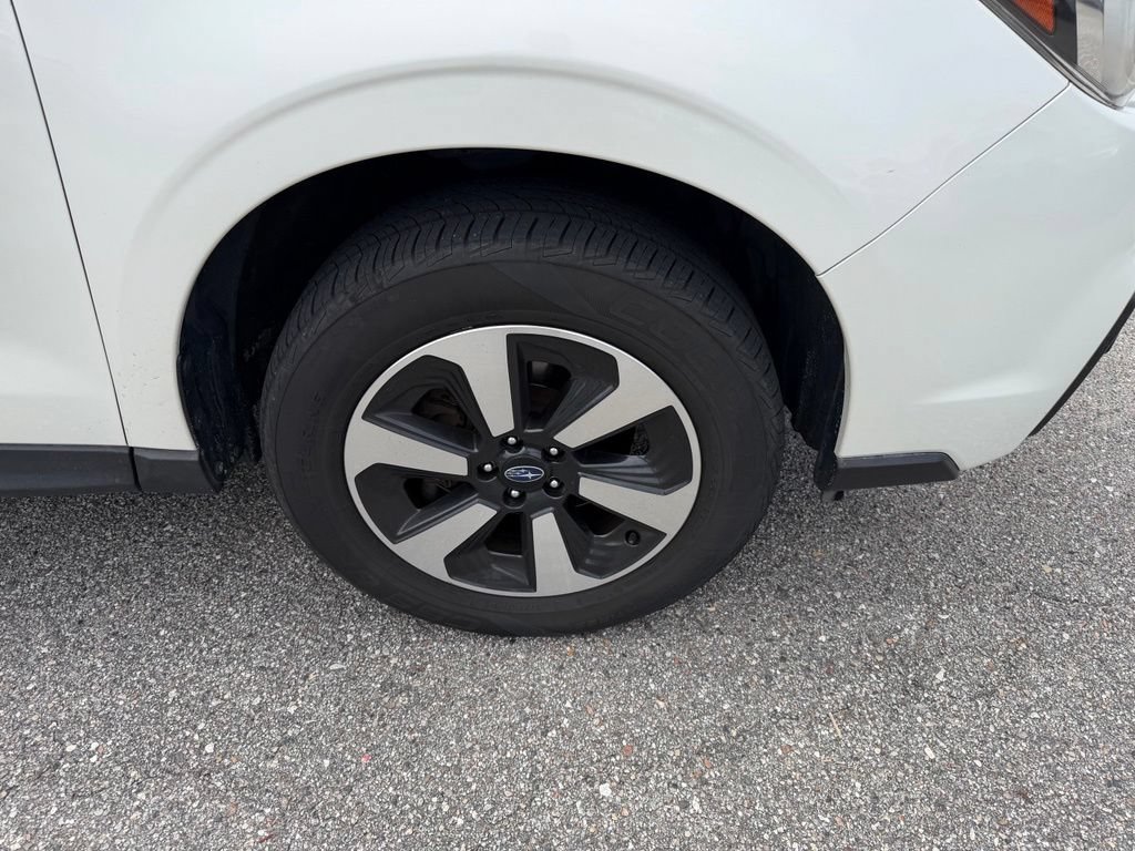 Used 2017 Subaru Forester 2.5i AWD/4WD image 4