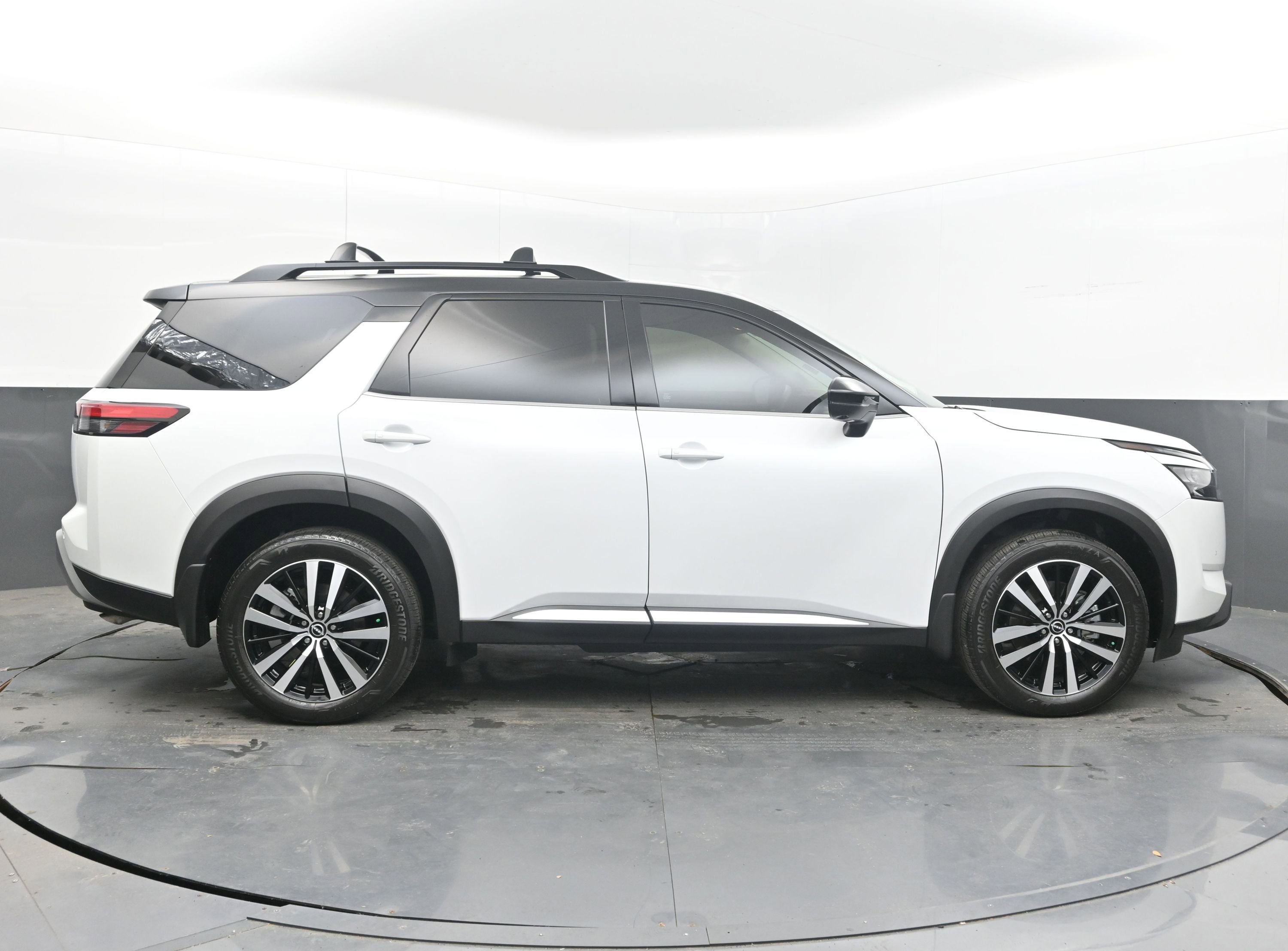 Certified 2025 Nissan Pathfinder Platinum AWD/4WD image 8
