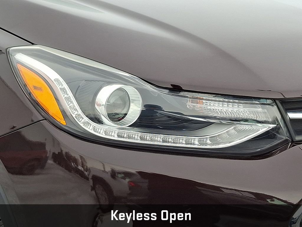 Used 2021 Chevrolet Trax LT w/ LT Convenience Package image 11