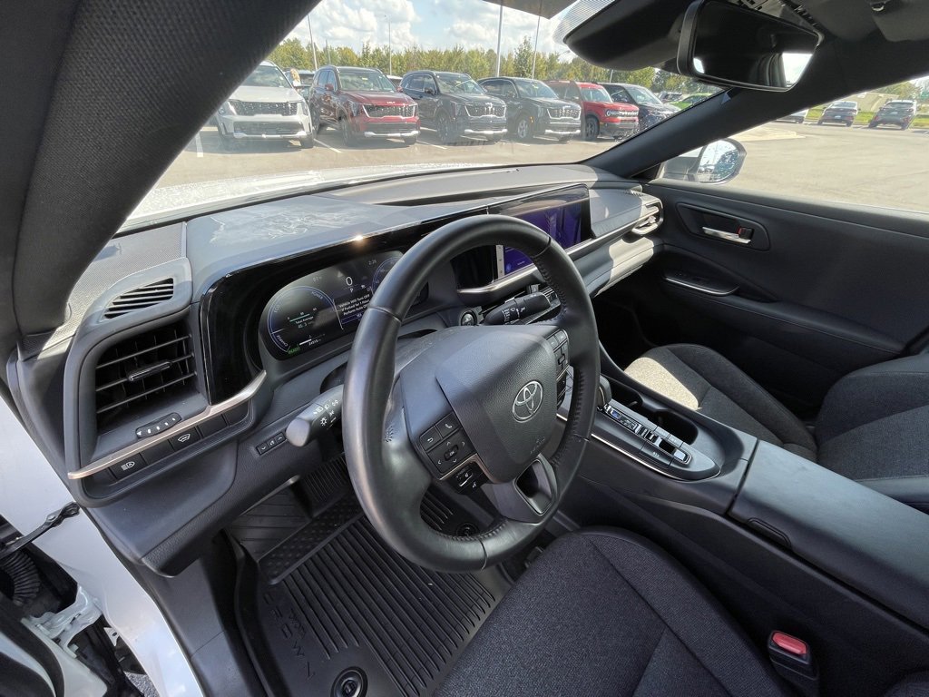 Used 2023 Toyota Crown XLE image 10