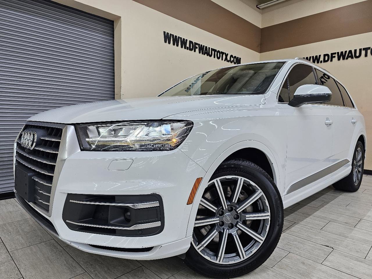 Used 2017 Audi Q7 3.0T Prestige w/ Prestige Package image 1
