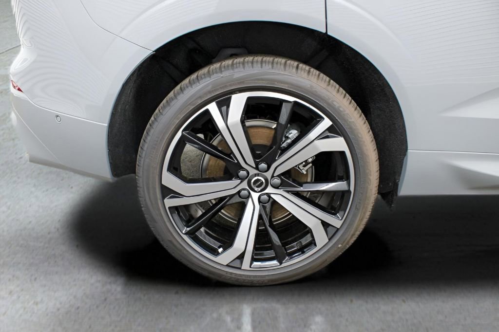 New 2025 Volvo XC60 T8 Ultra w/ Protection Package Premier image 31